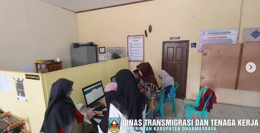 TIM REKRUITMEN PENDAFTARAN CALON PESERTA PELATIHAN SIAP MEMBERIKAN PELAYANAN PEMBUATAN AKUN DI WEBSITE PELATIHAN.KEMNAKER.GO.ID (IMPLEMENTASI PROGRAM SISTEM INFORMASI KETENAGAKERJAAN/SISNAKER(KEMNAKER.GO.ID)